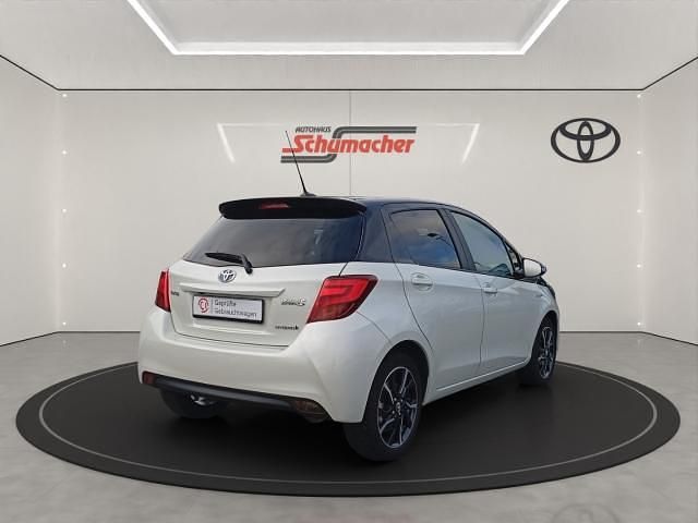 Gebraucht Toyota Yaris Hybrid Style 101 PS (74 kW) 2015 Weiß Kleinwagen