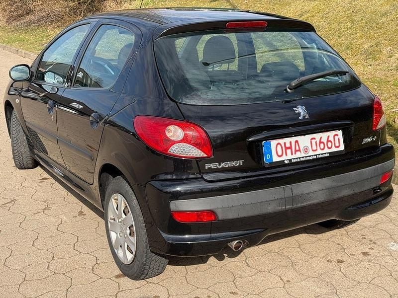 Gebraucht Peugeot 206+ Basis 75 PS (55 kW) 2009 Schwarz Kleinwagen
