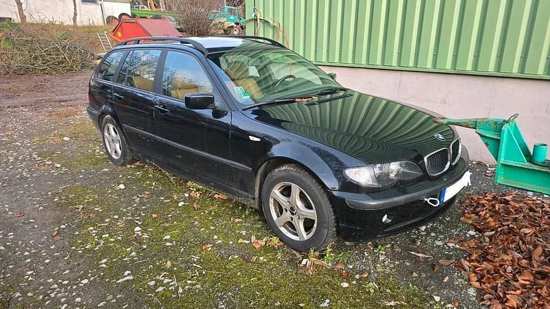 Schwarz Gebraucht 2002 BMW 318 Kombi | 1.000 € (Superpreis) - Bild 1/4