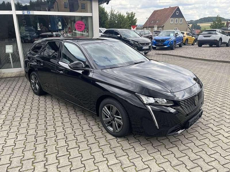 Gebraucht Peugeot 308 SW Allure 131 PS (96 kW) 2024 Lackierung schwarz perla nera Kombi