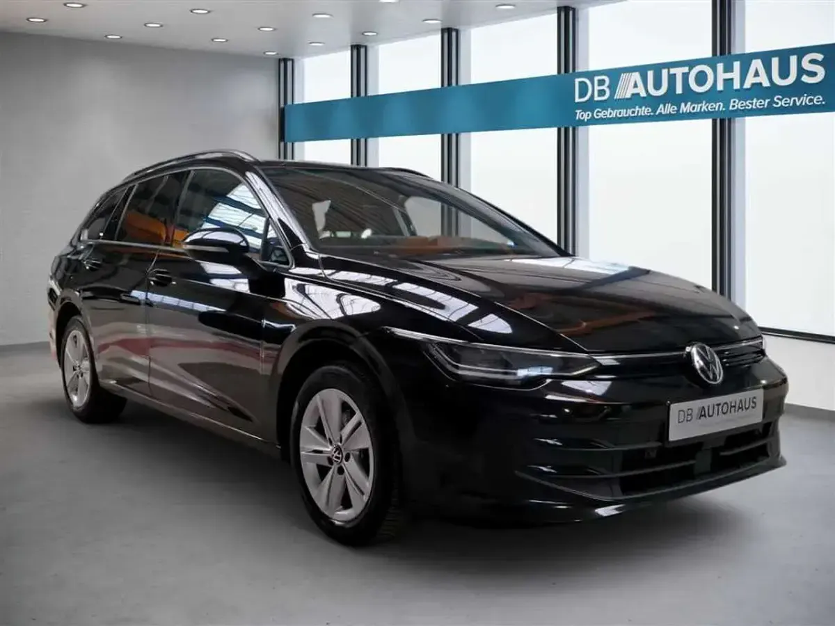 Gebraucht VW Golf VIII Life 150 PS (110 kW) 2025 Schwarz Kombi