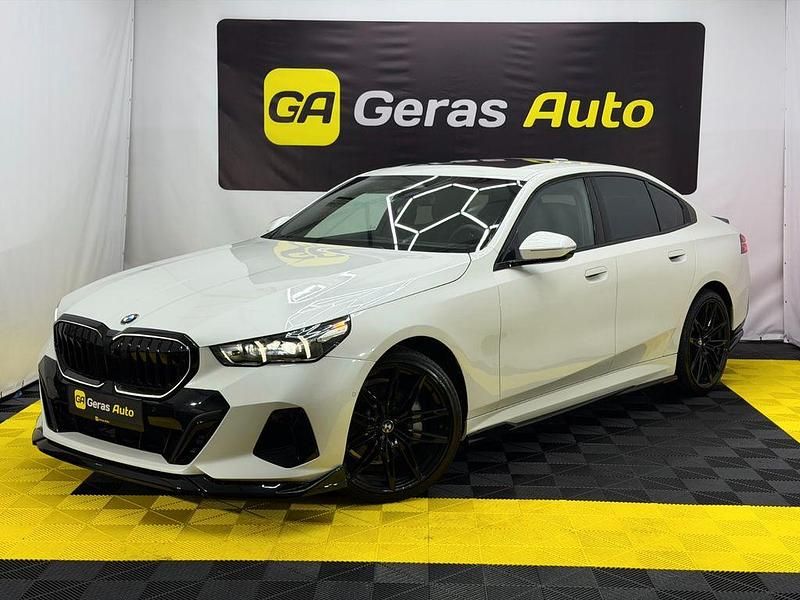 Weiß Gebraucht 2024 BMW 530 Sport Line Limousine | 55.000 € (Teuer) - Bild 1/4