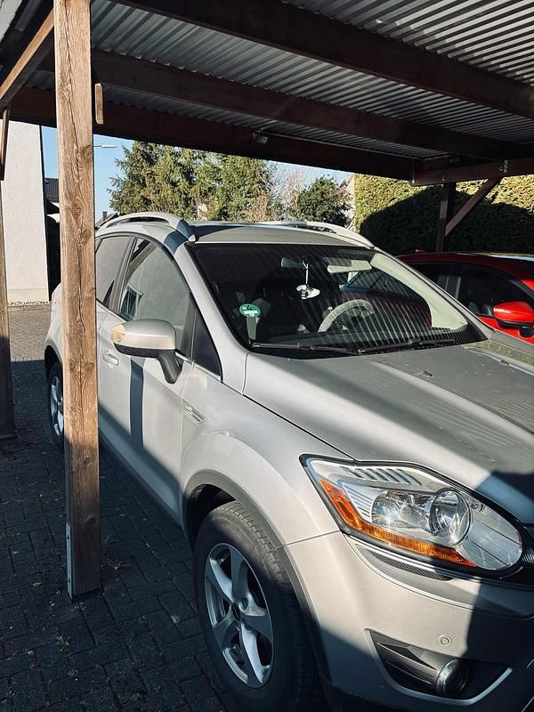 Gebraucht Ford Kuga 143 PS (105 kW) 2011 Silber SUV