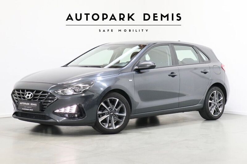 Grau Gebraucht 2023 Hyundai i30 Trend Limousine | 15.385 € (Fairer Preis) - Bild 1/4