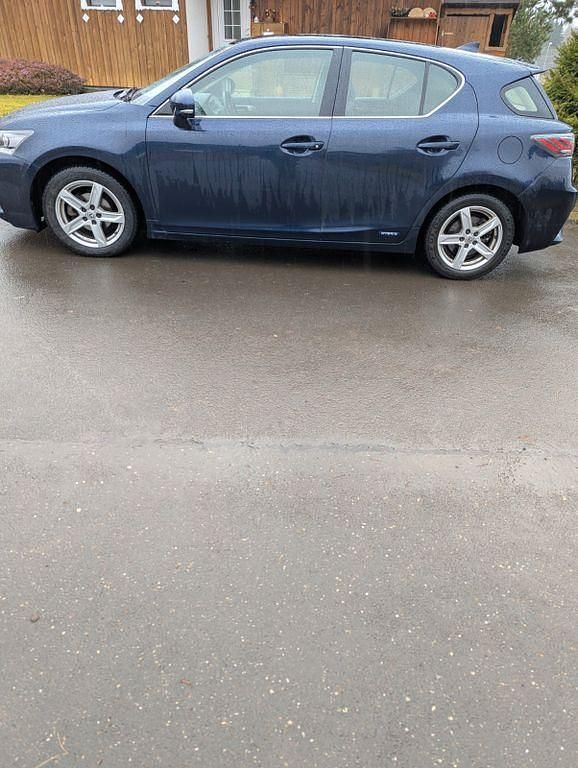 Gebraucht Lexus CT200h Executive Line 136 PS (100 kW) 2017 Blau Limousine
