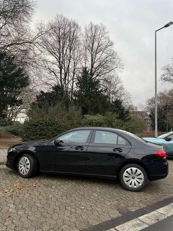 Gebraucht Mercedes A250 160 PS (117 kW) 2022 Schwarz Limousine