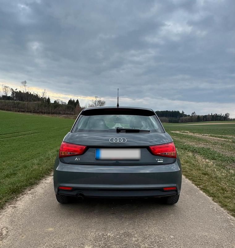 Gebraucht Audi A1 95 PS (69 kW) 2016 Grau Kleinwagen