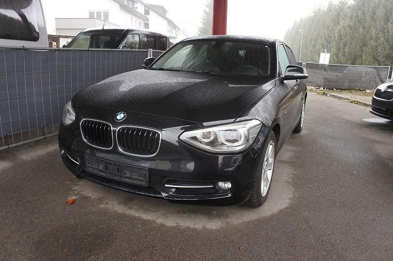 Saphirschwarz Gebraucht 2012 BMW 116 Sport Line Kleinwagen | 6.999 € (Fairer Preis) - Bild 1/4