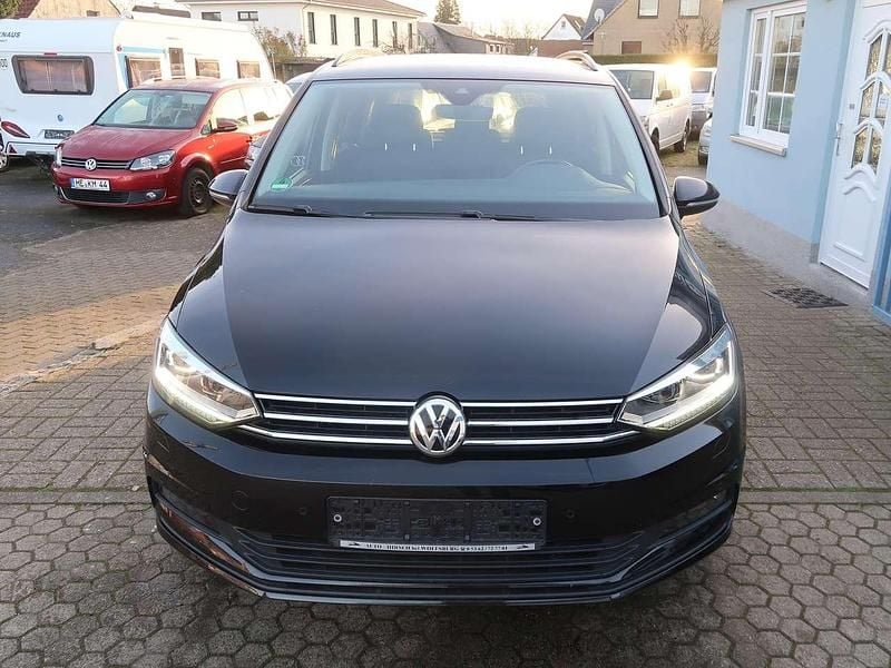 Second-hand VW Touran Comfortline 150 CP (110 kW) 2019 Negru Monovolum