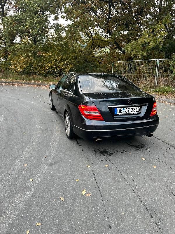 Gebraucht Mercedes C200 184 PS (135 kW) 2011 Schwarz Limousine