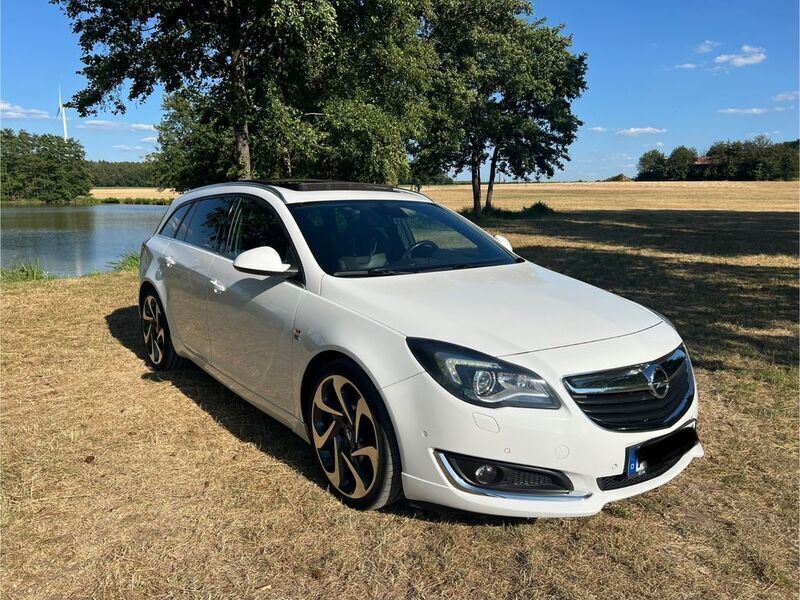 Weiß Gebraucht 2016 Opel Insignia OPC Kombi | 11.500 € (Teuer) - Bild 1/4