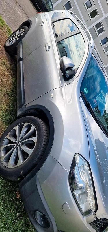 Silber Gebraucht 2010 Nissan Qashqai +2 SUV | 5.290 € (Guter Preis) - Bild 1/4