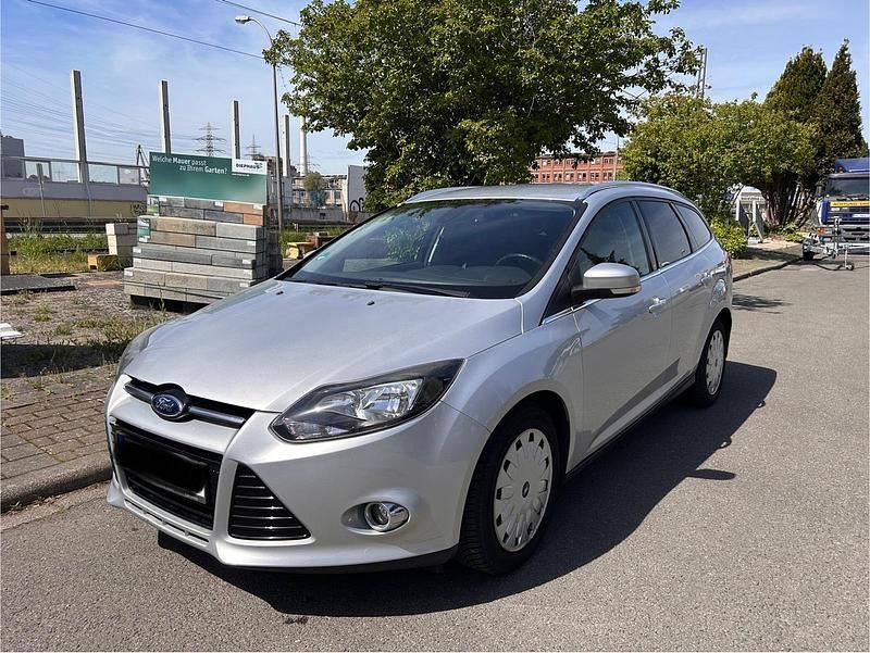 Usata Ford Focus 105 CV (77 kW) 2013 Argento Station wagon