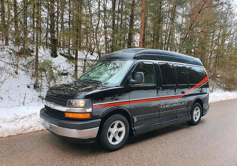 Używany Chevrolet Express 300 KM (220 kW) 2006 Czarny Minivan