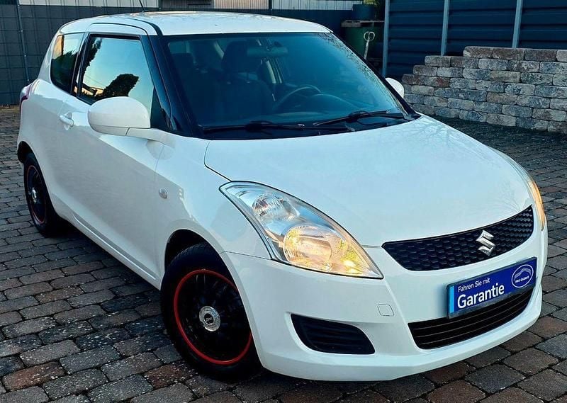 Gebraucht Suzuki Swift Club 94 PS (69 kW) 2011 Weiß Kleinwagen