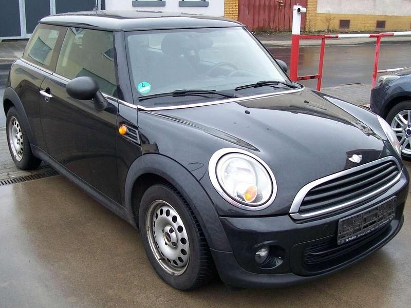 Gebraucht Mini ONE 75 PS (55 kW) 2014 Midnight black metallic Kleinwagen