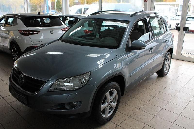 Grau Gebraucht 2008 VW Tiguan Track & Field SUV | 5.990 € (Fairer Preis) - Bild 1/4