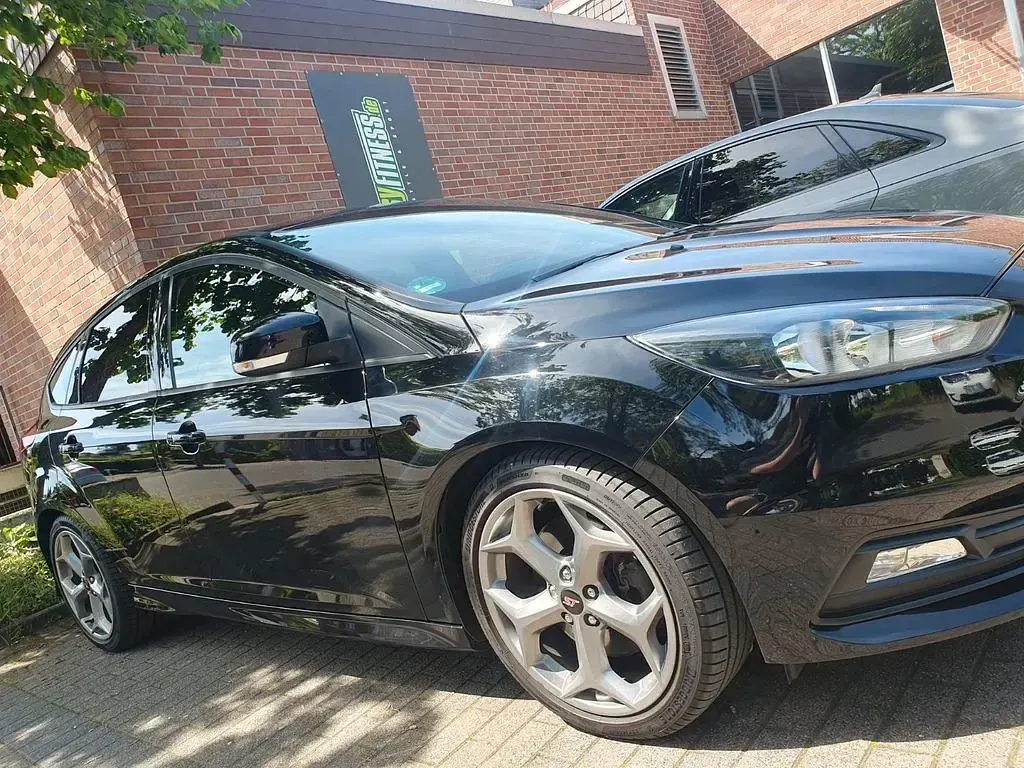 Gebraucht Ford Focus ST 250 PS (183 kW) 2018 Schwarz Limousine