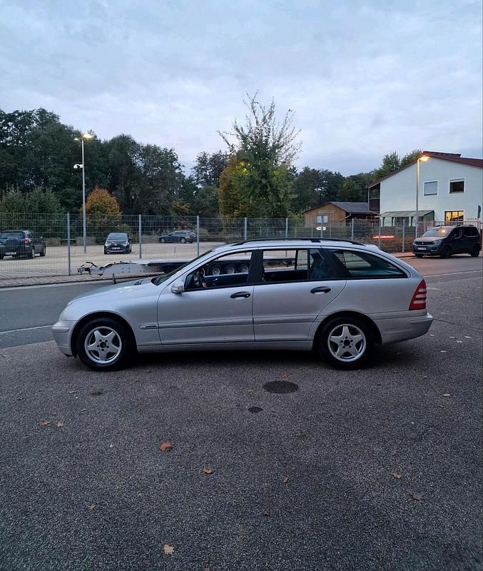 Silber Gebraucht 2004 Mercedes C180 Kombi | 790 € (Superpreis) - Bild 1/4