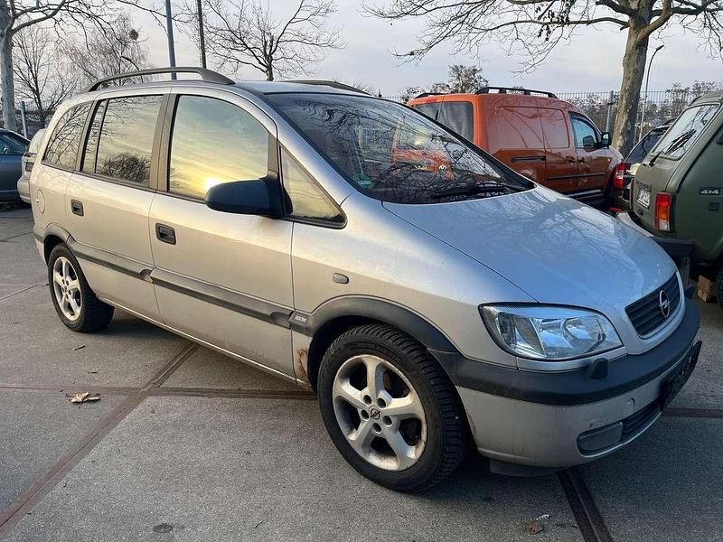 Gebraucht Opel Zafira 125 PS (91 kW) 2002 Silber Van / Kleinbus