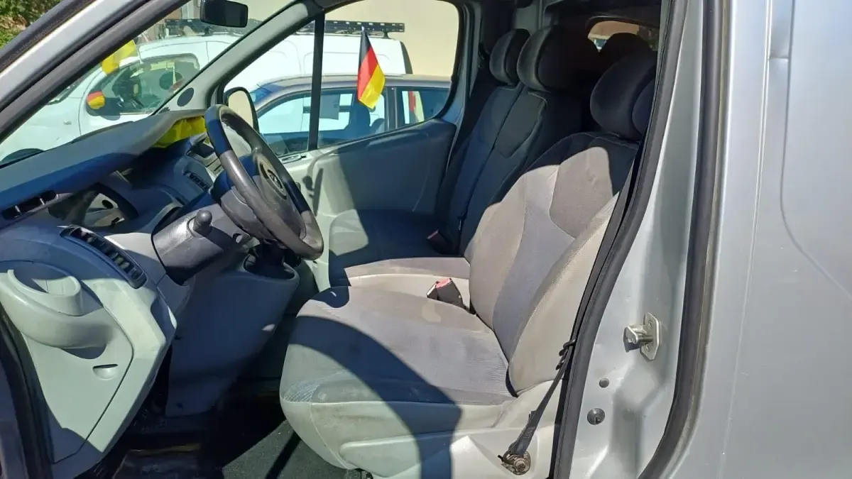 Gebraucht Opel Vivaro 90 PS (66 kW) 2008 Silber Van / Kleinbus