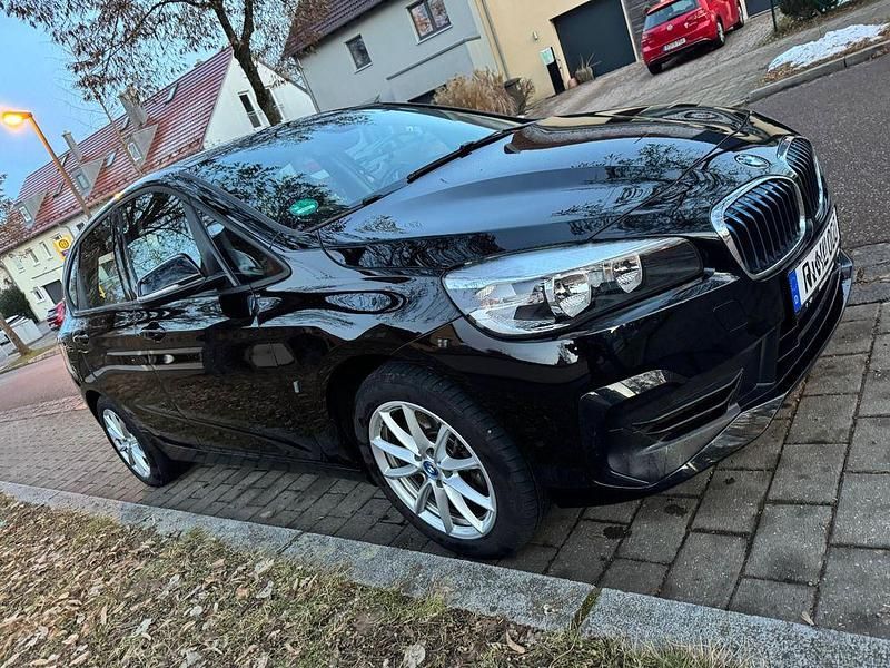 Schwarz Gebraucht 2018 BMW 225 Active Tourer iPerformance Van / Kleinbus | 14.000 € (Guter Preis) - Bild 1/4