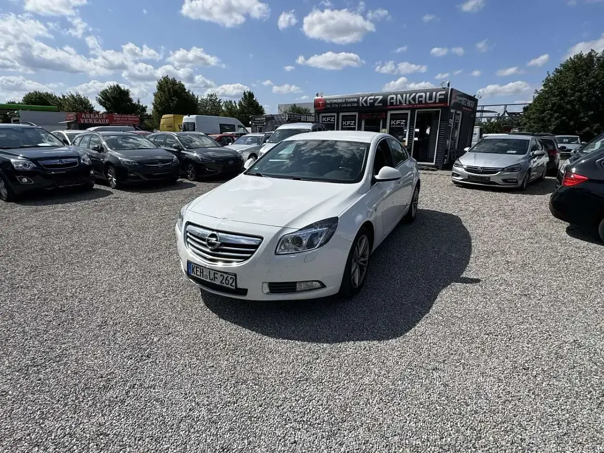 Gebraucht Opel Insignia Sport 220 PS (161 kW) 2010 Schneeweiss/summitwhite/arctic Limousine