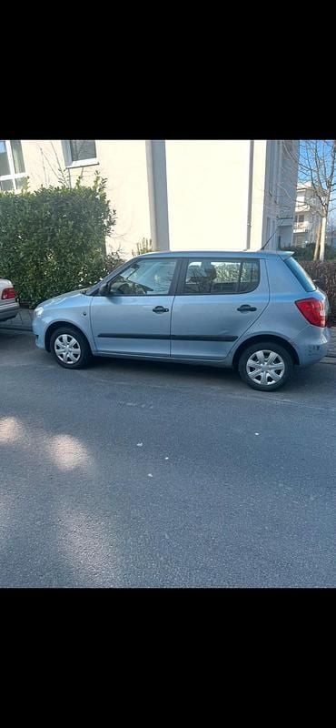 Gebraucht Skoda Fabia 60 PS (44 kW) 2010 Blau Kleinwagen