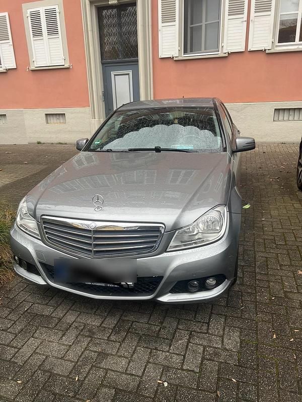 Grau Gebraucht 2012 Mercedes C180 Limousine | 11.900 € - Bild 1/4