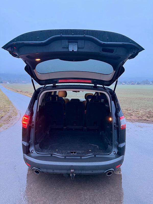 Second-hand Ford S-MAX S 203 CP (149 kW) 2011 Negru Monovolum