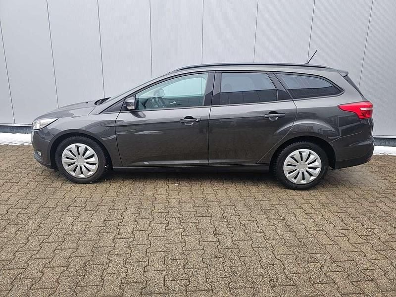Gebraucht Ford Focus Titanium 125 PS (91 kW) 2018 Grau Kombi
