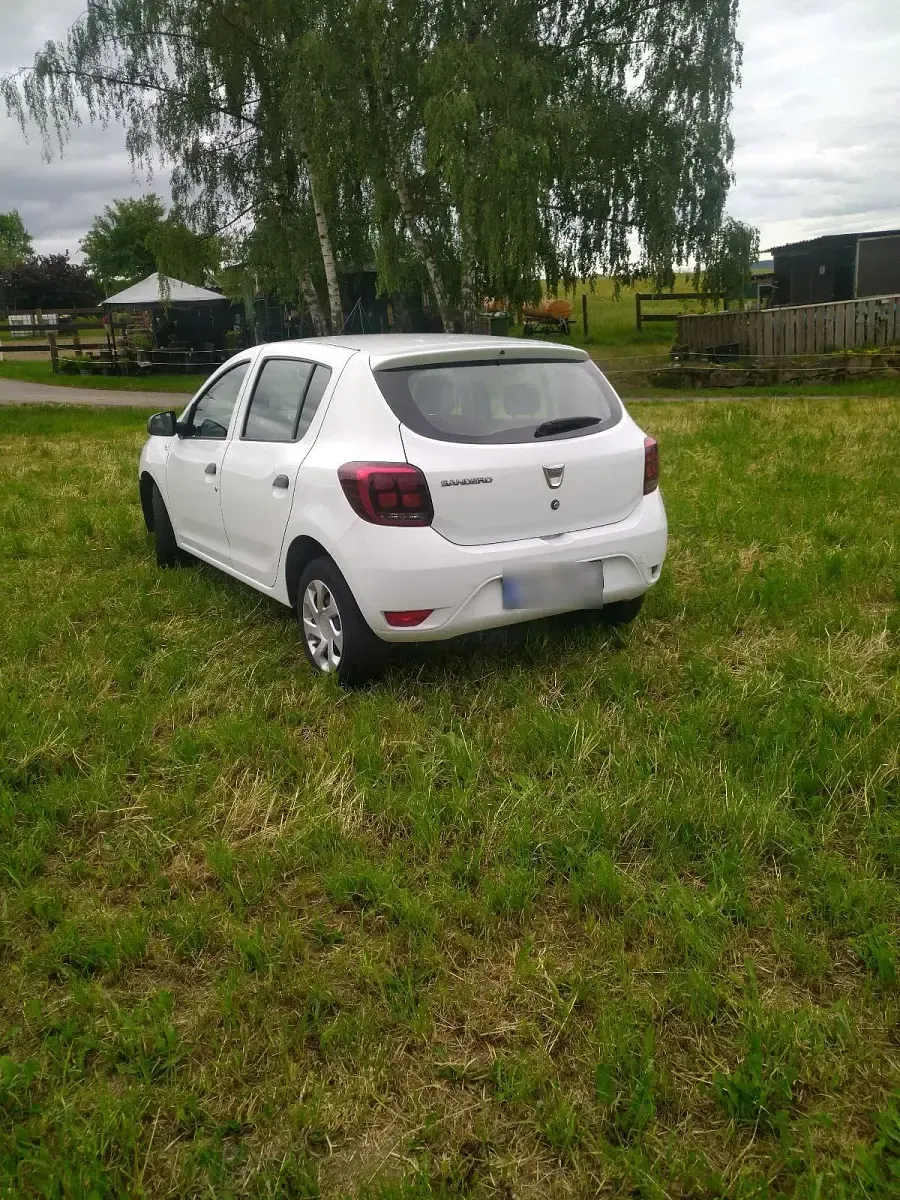Gebraucht Dacia Sandero 75 PS (55 kW) 2020 Weiß Limousine