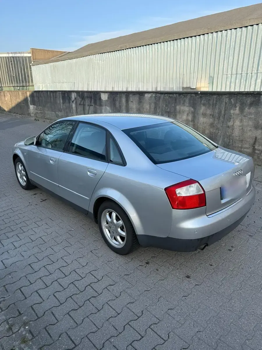 Gebraucht Audi A4 96 PS (70 kW) 2001 Silber Limousine