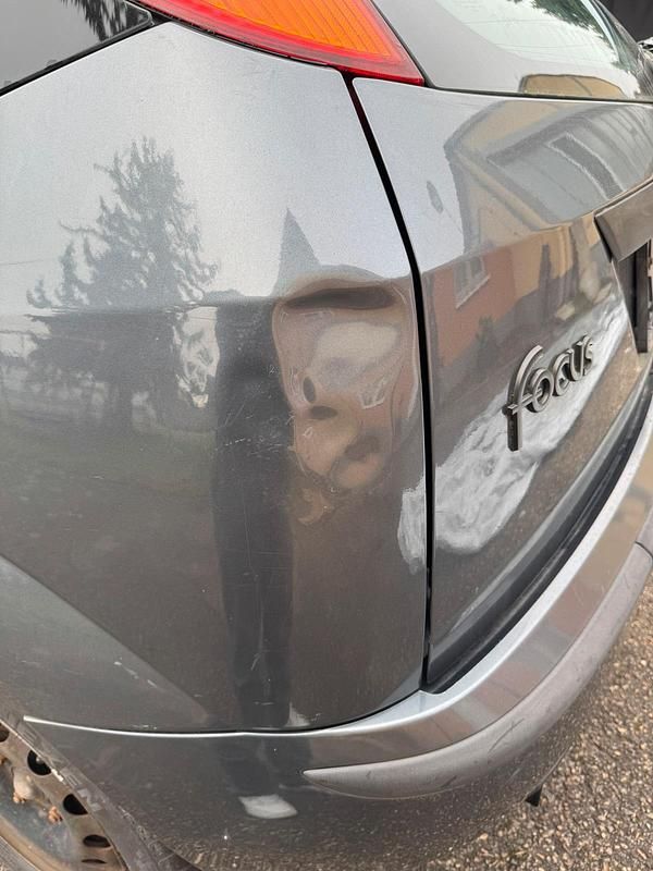 Usata Ford Focus 100 CV (73 kW) 2003 Grigio Berlina