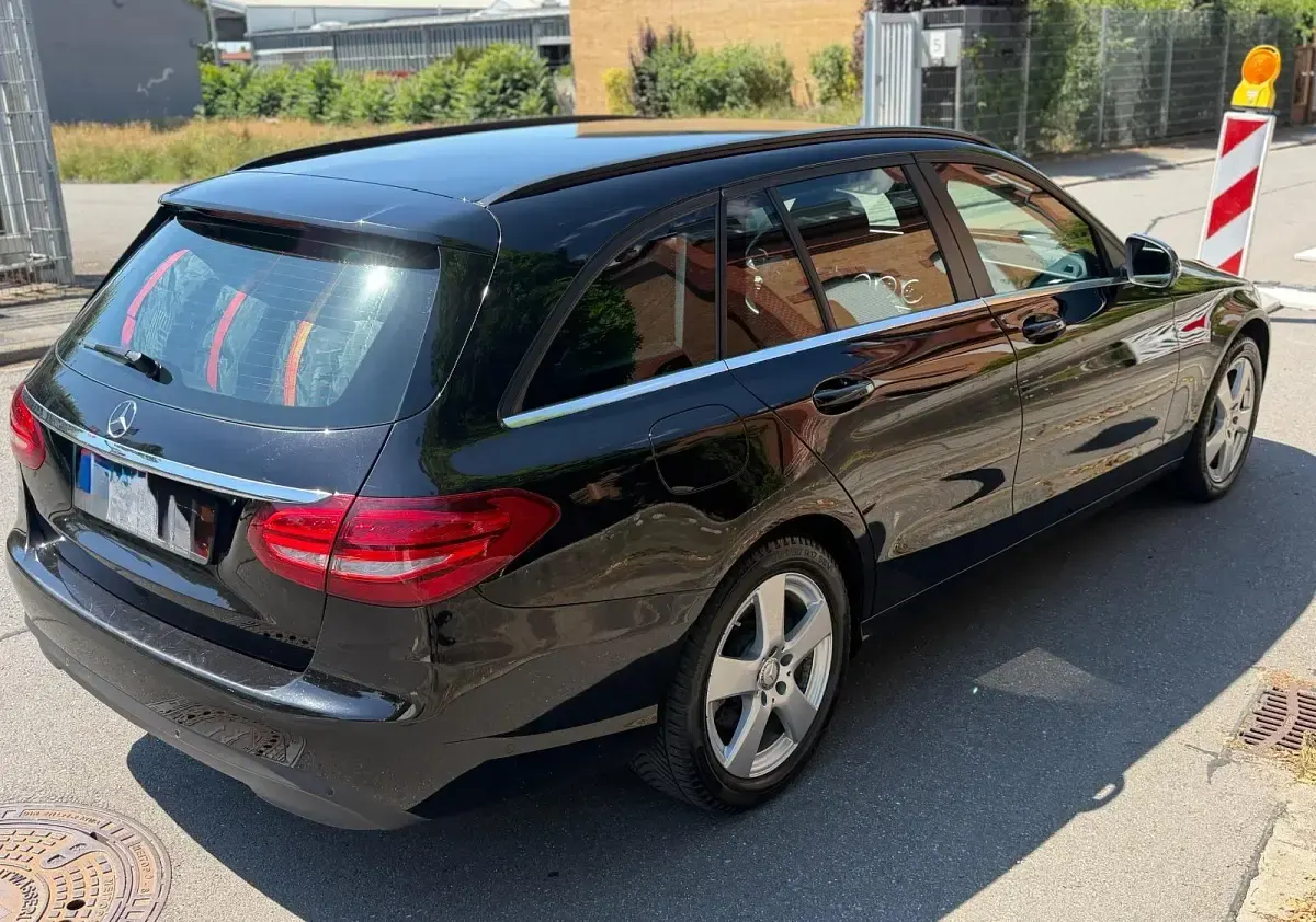 Gebraucht Mercedes C220 170 PS (125 kW) 2015 Schwarz Kombi