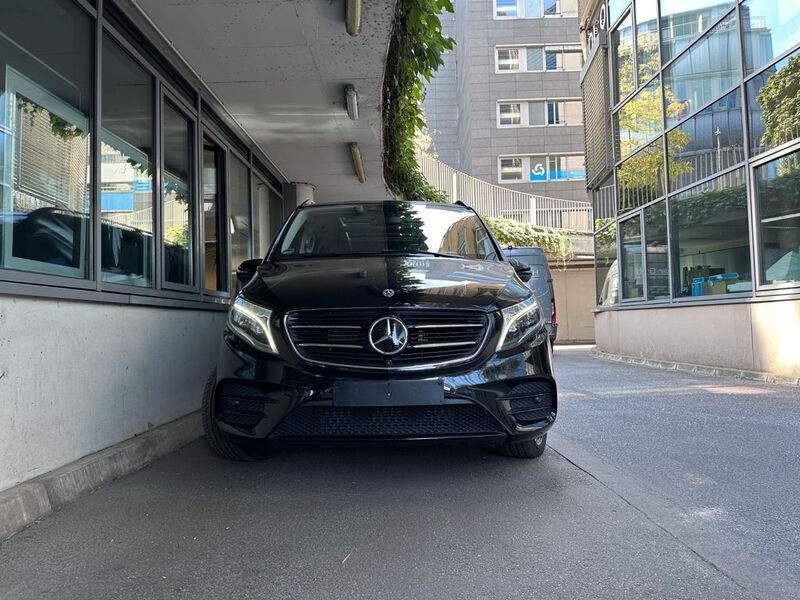 Schwarz Gebraucht 2018 Mercedes V250 AMG Van / Kleinbus | 55.800 € - Bild 1/4