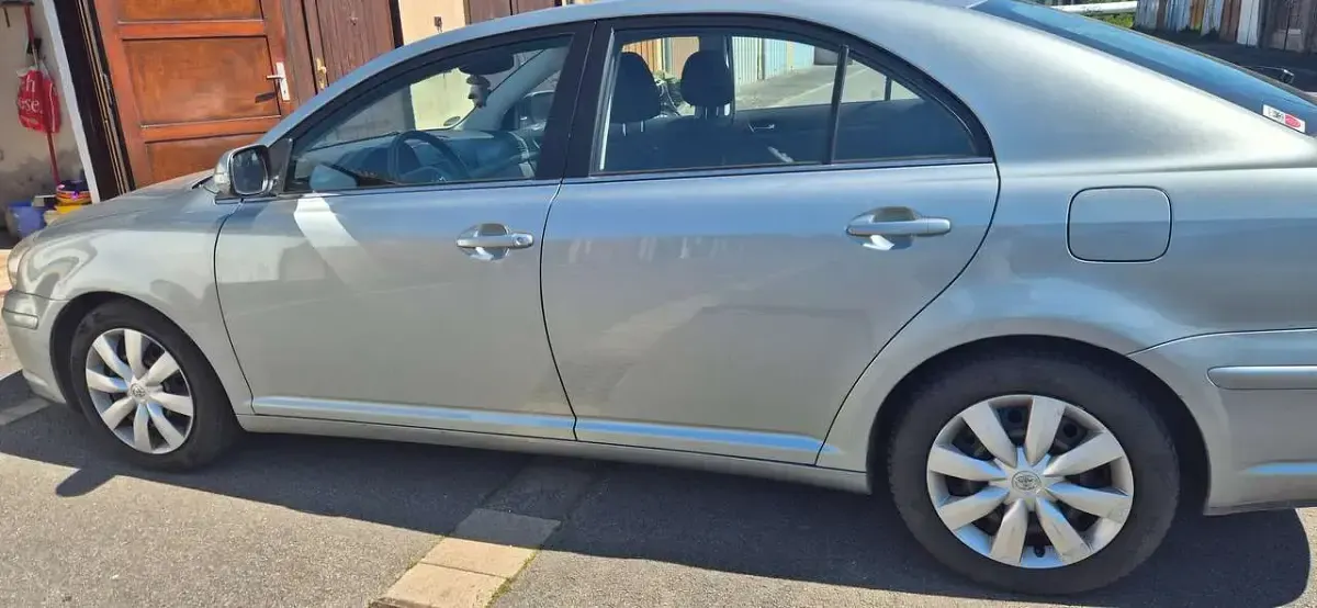 Gebraucht Toyota Avensis 110 PS (80 kW) 2000 Limousine