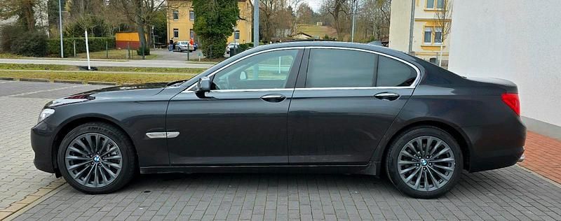 Gebraucht BMW 730 245 PS (180 kW) 2009 Grau Limousine