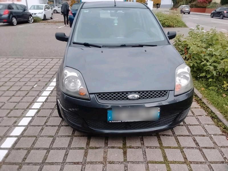 Schwarz Gebraucht 2007 Ford Fiesta Kleinwagen | 2.200 € (Etwas zu teuer) - Bild 1/4
