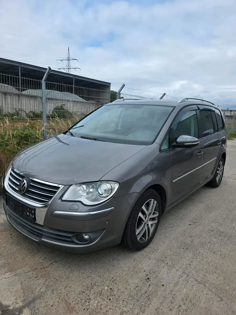 Gebraucht VW Touran 140 PS (102 kW) 2010 Grau Van / Kleinbus