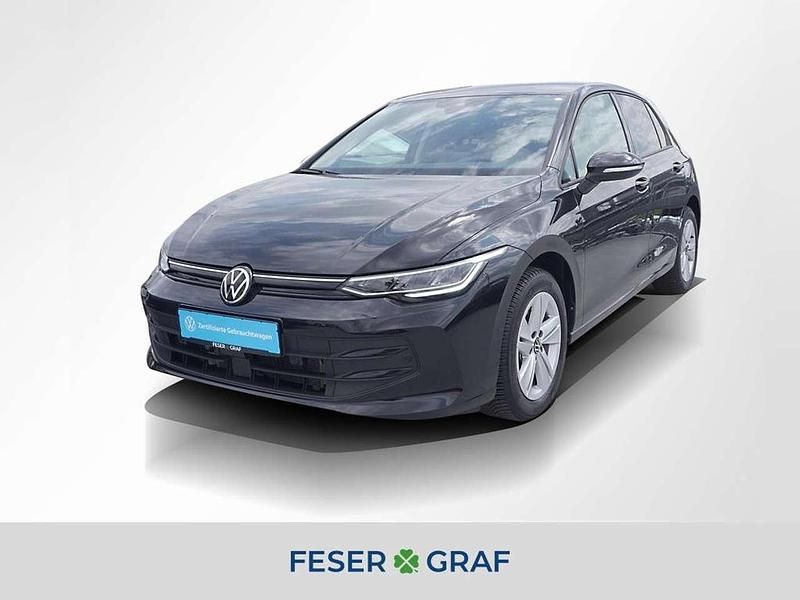 Grenadillschwarz metallic Gebraucht 2024 VW Golf VIII Life Limousine | 23.440 € (Superpreis) - Bild 1/2