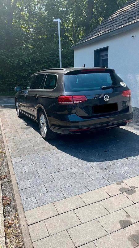 Andere farben Gebraucht 2018 VW Passat Kombi | 16.999 € (Fairer Preis) - Bild 1/4