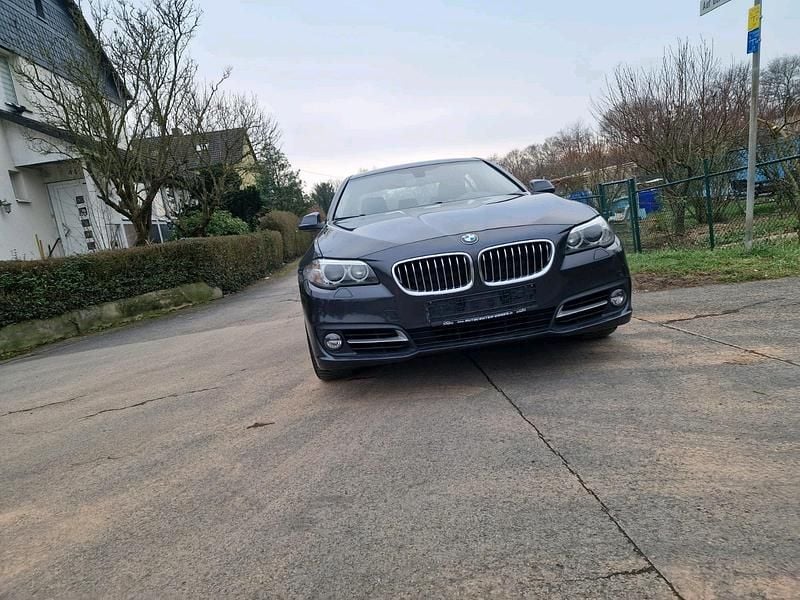 Gebraucht BMW 520 190 PS (139 kW) 2016 Grau Limousine