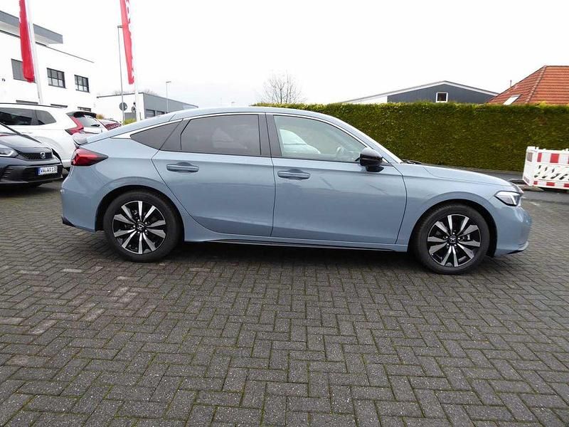 Neu Honda Civic Elegance 184 PS (135 kW) 2025 Sonic grey Limousine