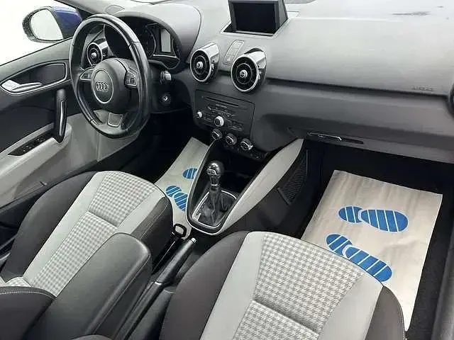Gebraucht Audi A1 Ambition 90 PS (66 kW) 2014 Blau metallic Kleinwagen