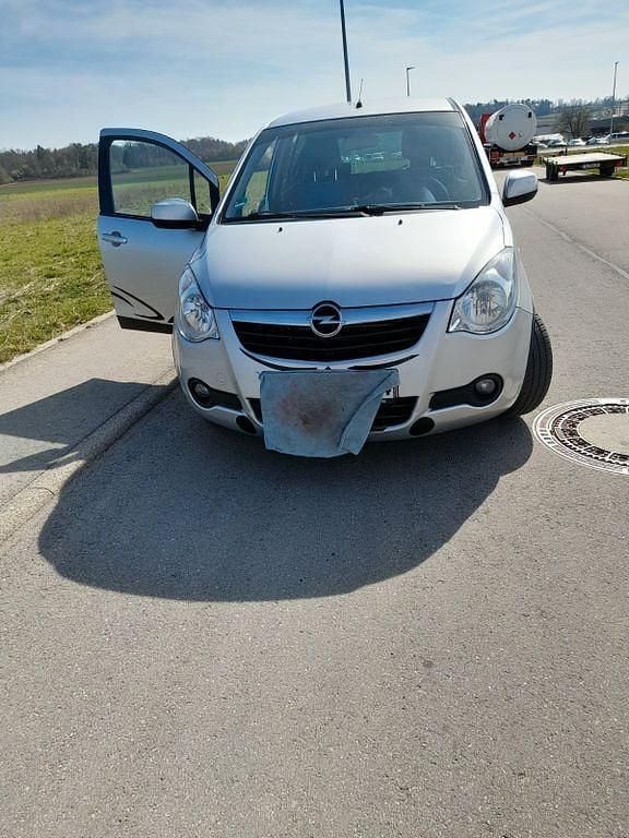 Gebraucht Opel Agila 68 PS (50 kW) 2010 Silber Kleinwagen