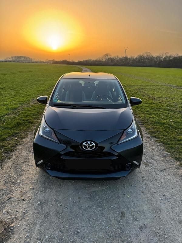 Gebraucht Toyota Aygo 72 PS (52 kW) 2015 Grau Kleinwagen