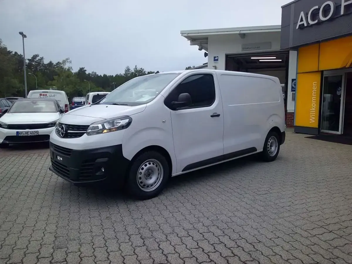 Gebraucht Opel Vivaro-e Combi 144 PS (105 kW) 2024 Kaolin weiß Van / Kleinbus