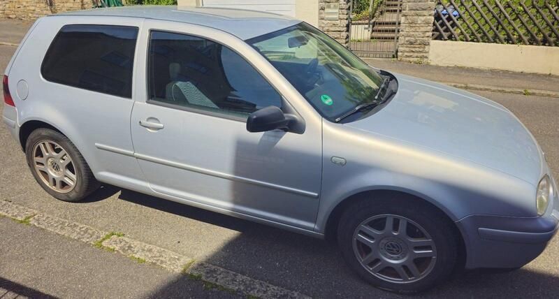 Grau Gebraucht 2000 VW Golf IV Limousine | 2.000 € (Teuer) - Bild 1/4