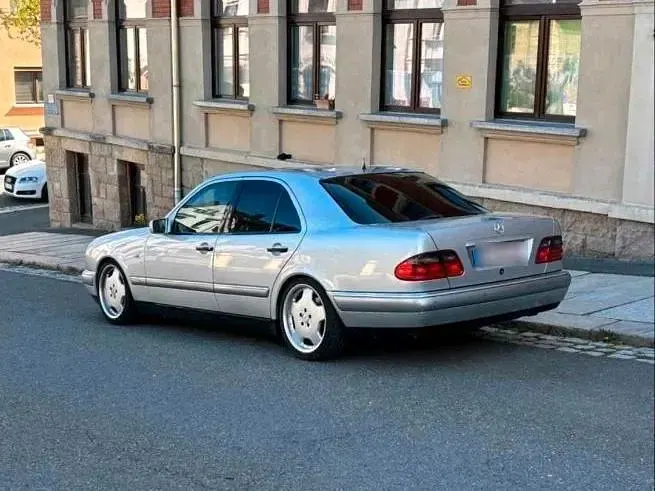 Gebraucht Mercedes E320 224 PS (164 kW) 1998 Silber Limousine